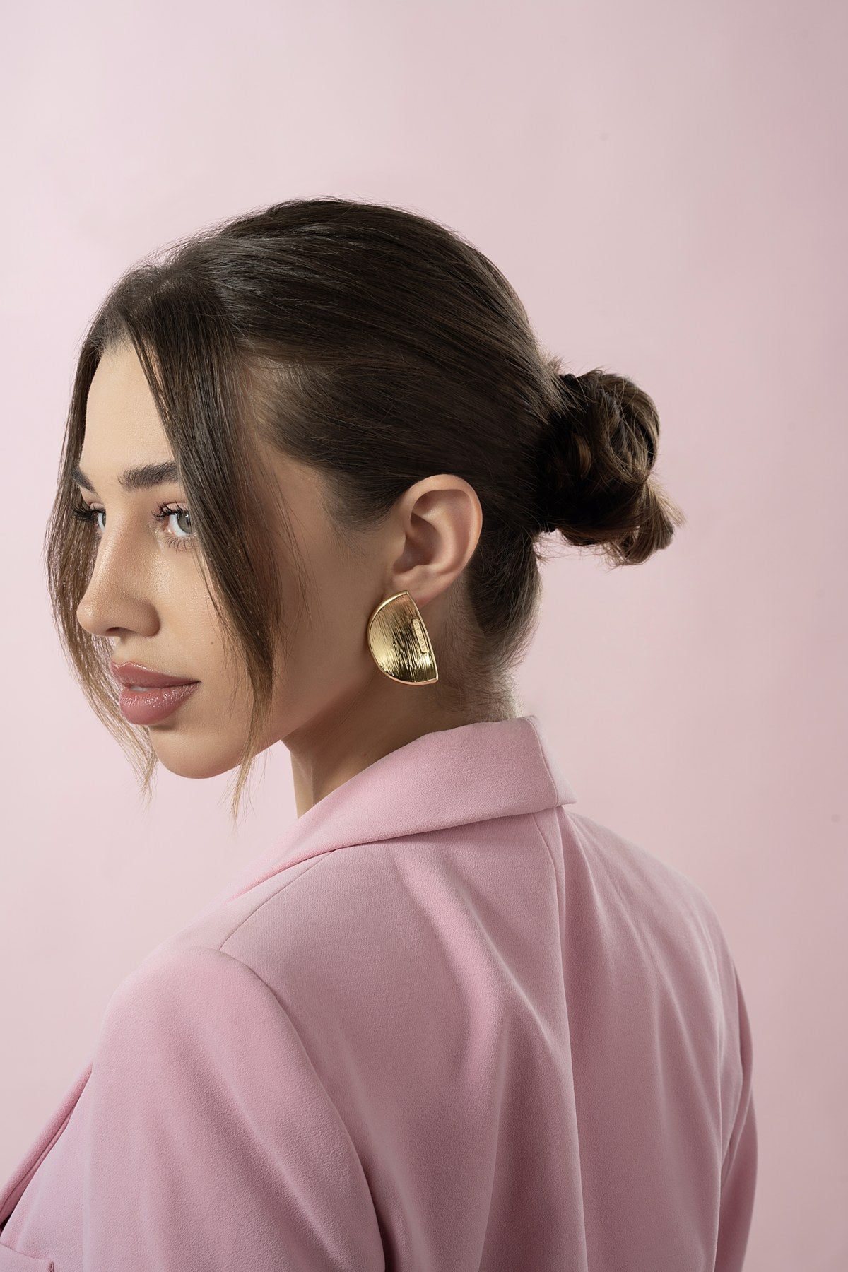 Mannequin portant des boucles d’oreilles Graziella